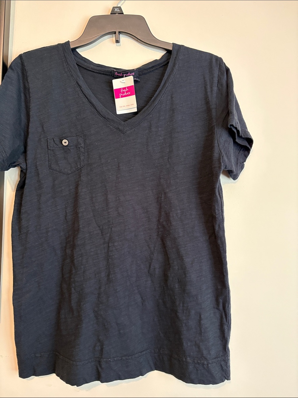 fresh produce heritage Fem T shirt Black V-Neck Pocket Tee medium New USA